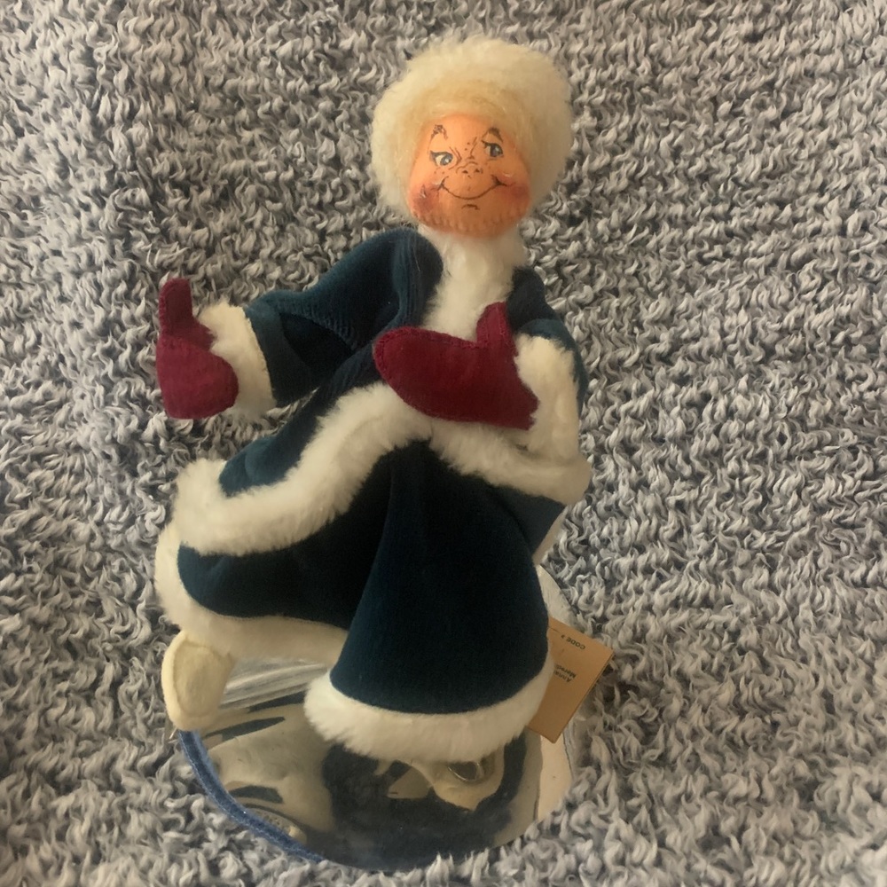 Vintage Annalee Doll Woman Ice Skater (1992)